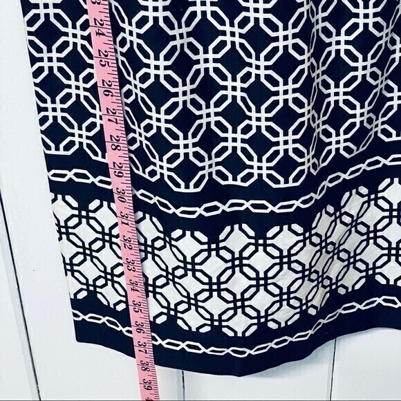 Madison Leigh Women’s Dress, Size 10,‎ Black and White Pattern w/tiny stain* - Picture 5 of 7